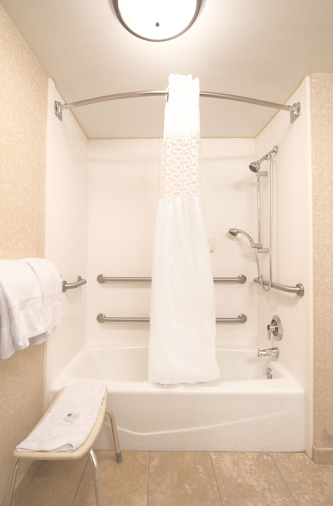 Hampton Inn Charlotte University Place 12/40