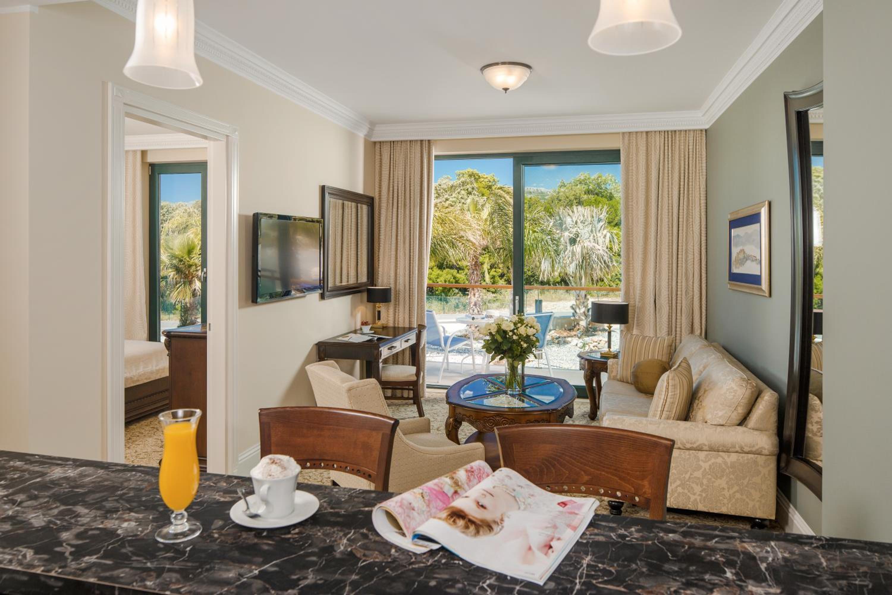 DELUXE, SUITE, BALCONY