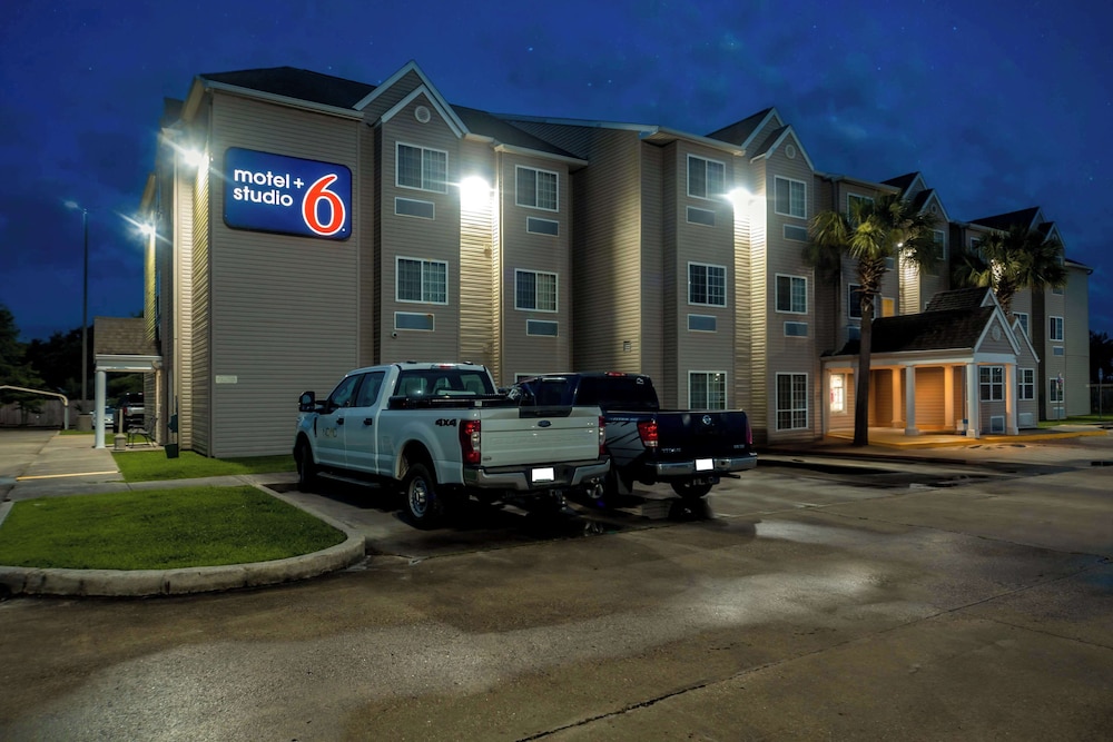 Microtel Inn And Suites Breaux Bridge 8/49