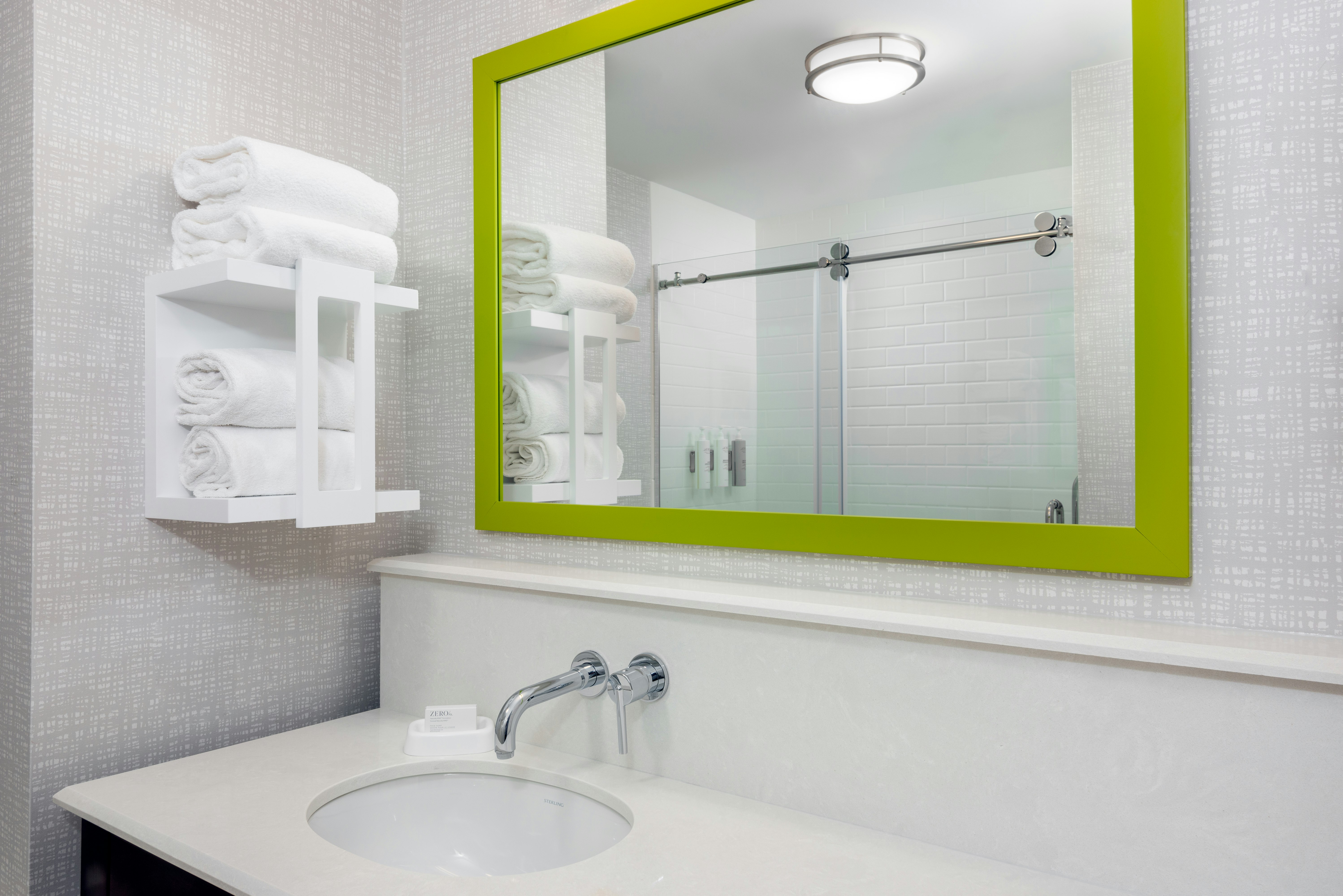 غرفة بسرير كينج مع أريكة، Hampton Inn Coventry - Warwick Area 2/2