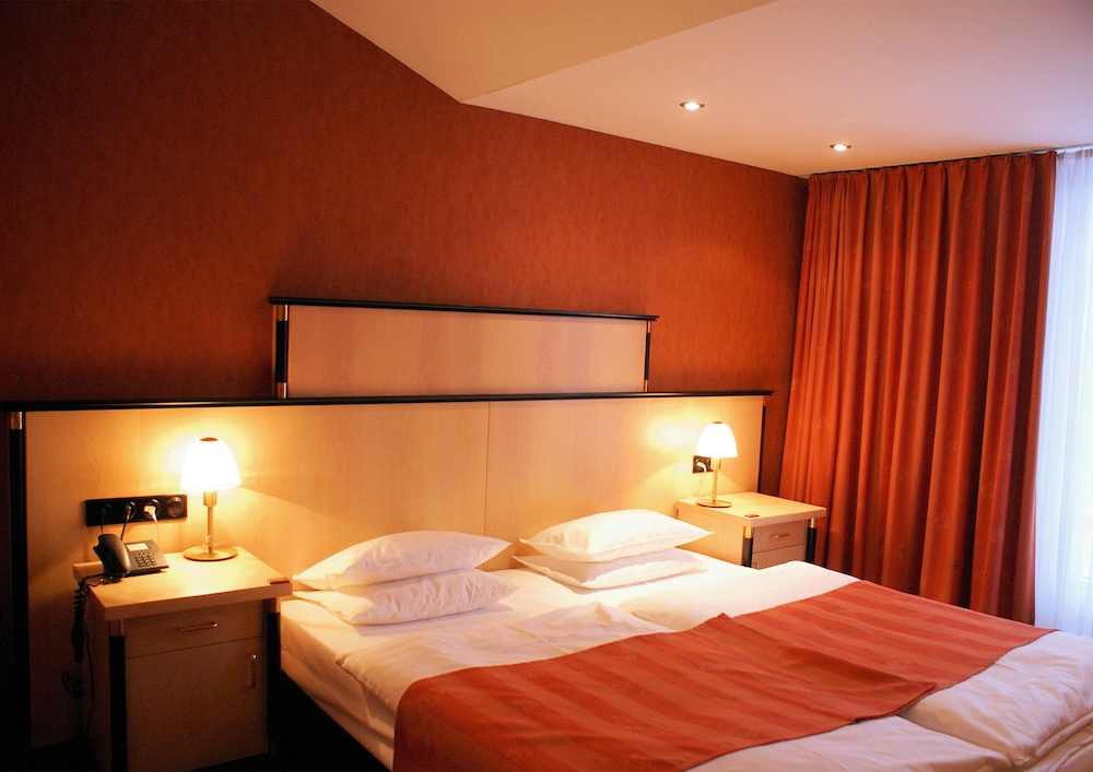 Arvena Messe Hotel 7/30