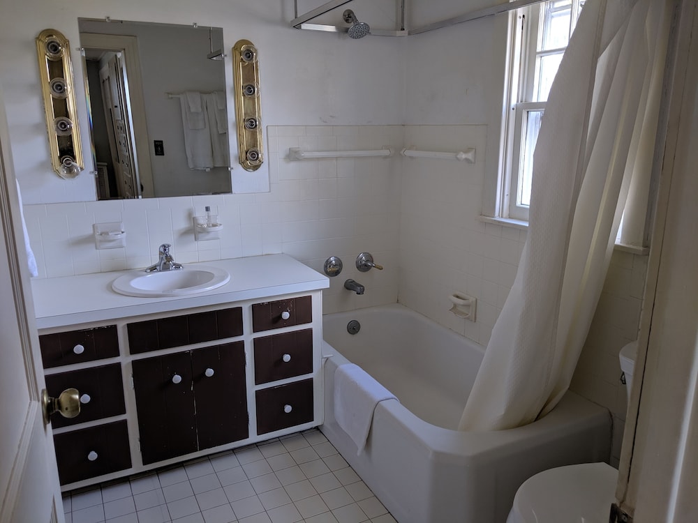 Spruce Lane Lodge & Cottages 35/35