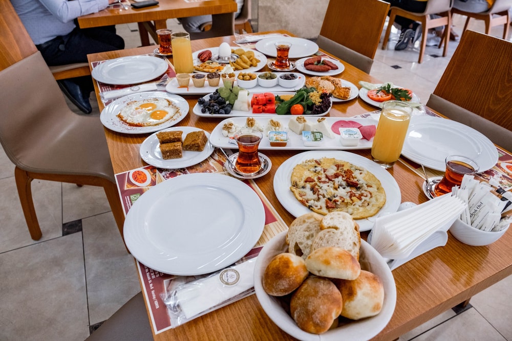 Selcuk Hotel Sems I Tebrizi 74/93