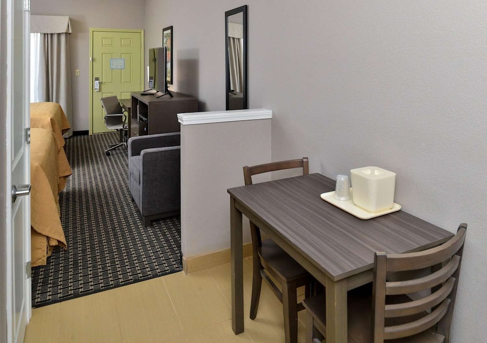 Quality Inn Suites Cotulla 37/49