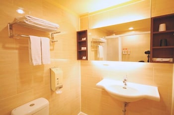 Kindness Hotel Yuanlin 48/50