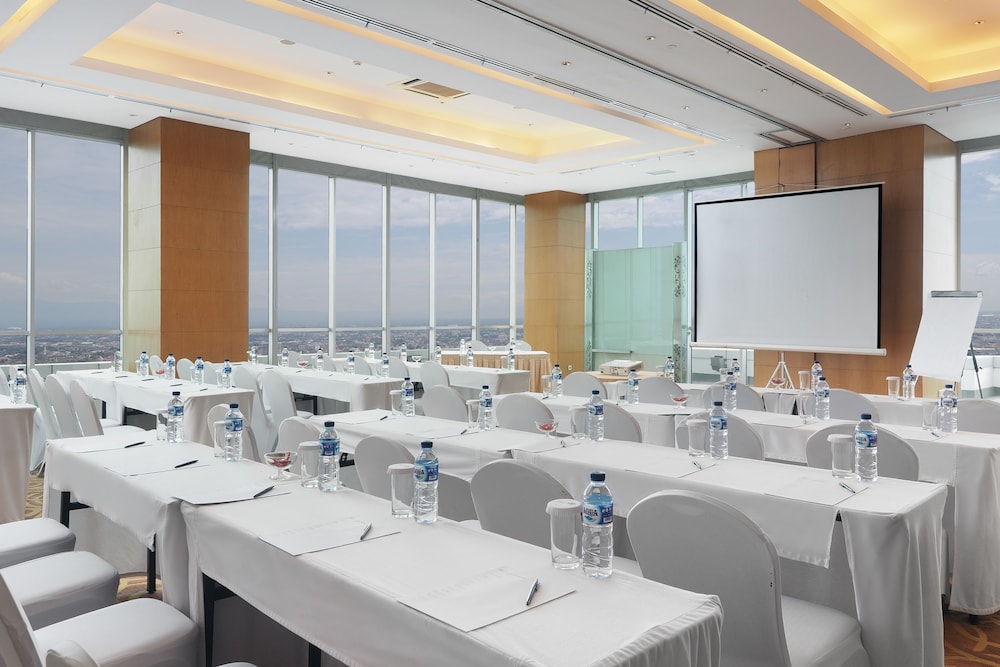 Cambridge Hotel Medan (ex Grand Swiss Belhotel Medan) 65/71