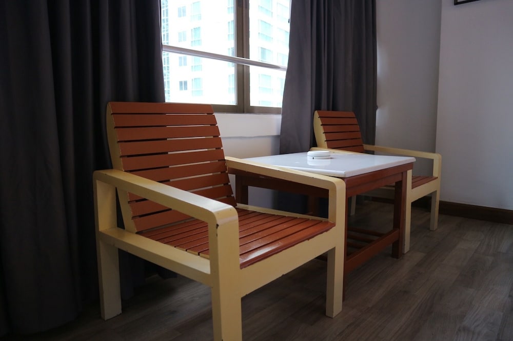 OYO 299 Crown BTS Nana Hotel 32/43