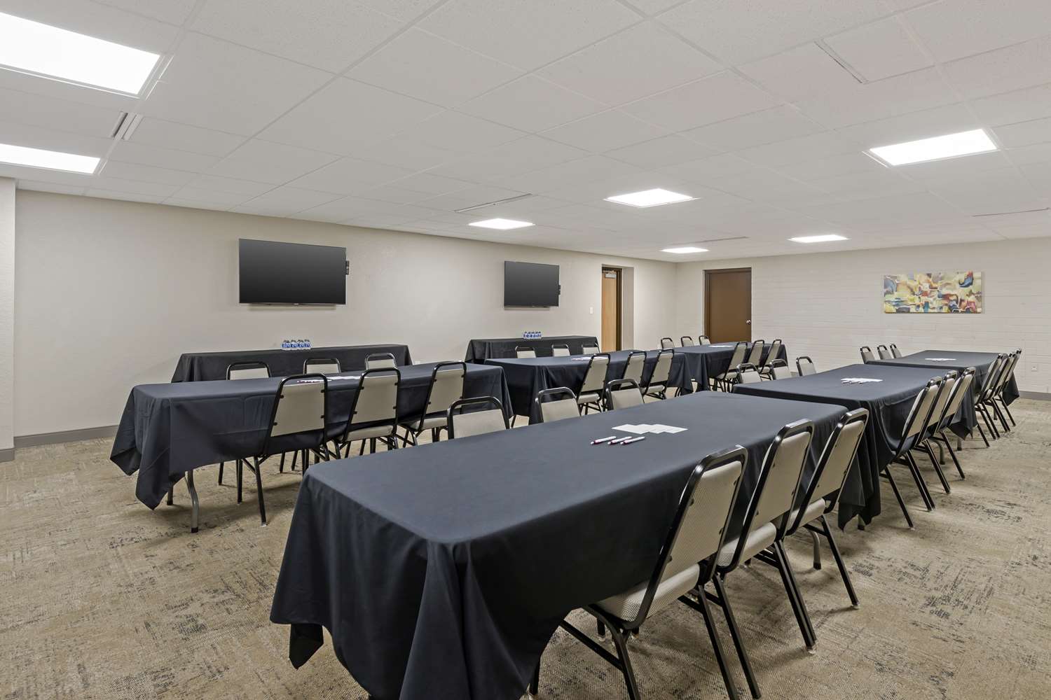 Best Western Plus Executive Residency Waterloo and Cedar Falls 36/42