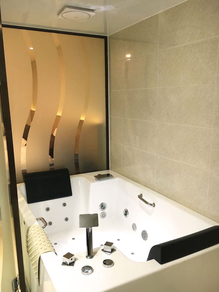 K Tourist Hotel 5/24