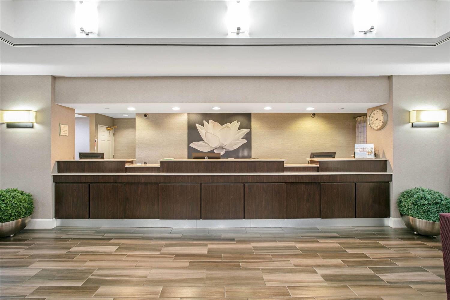La Quinta Inn & Suites by Wyndham DFW Airport South / Irving 6/52