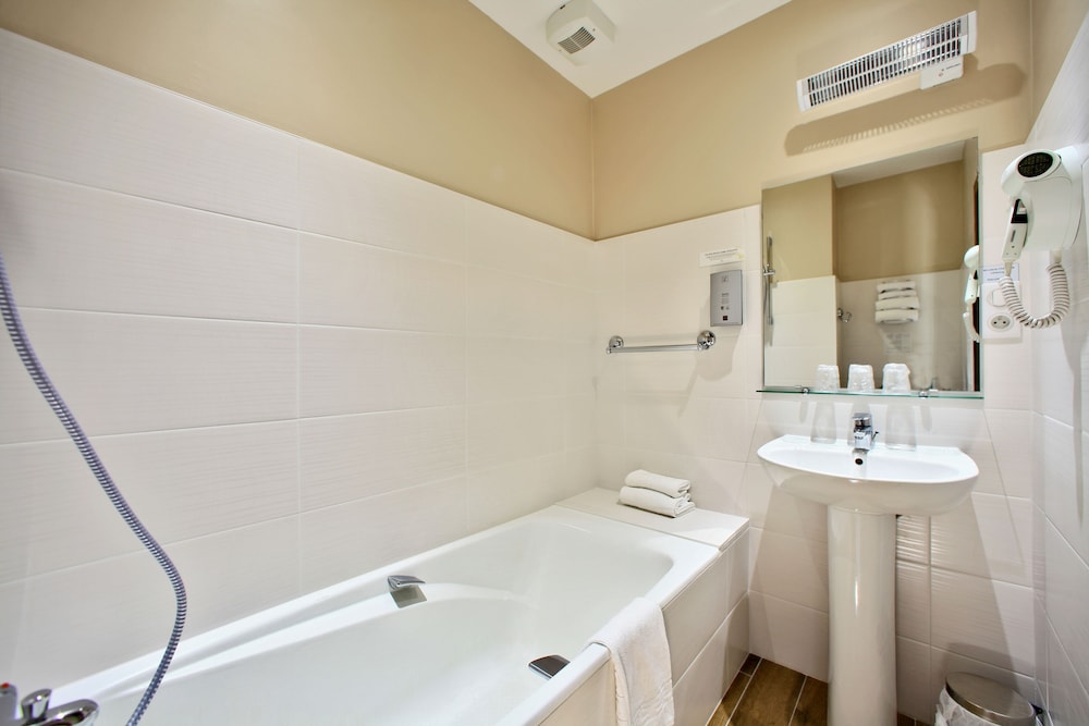 HOTEL LA CHAUMIERE 14/56