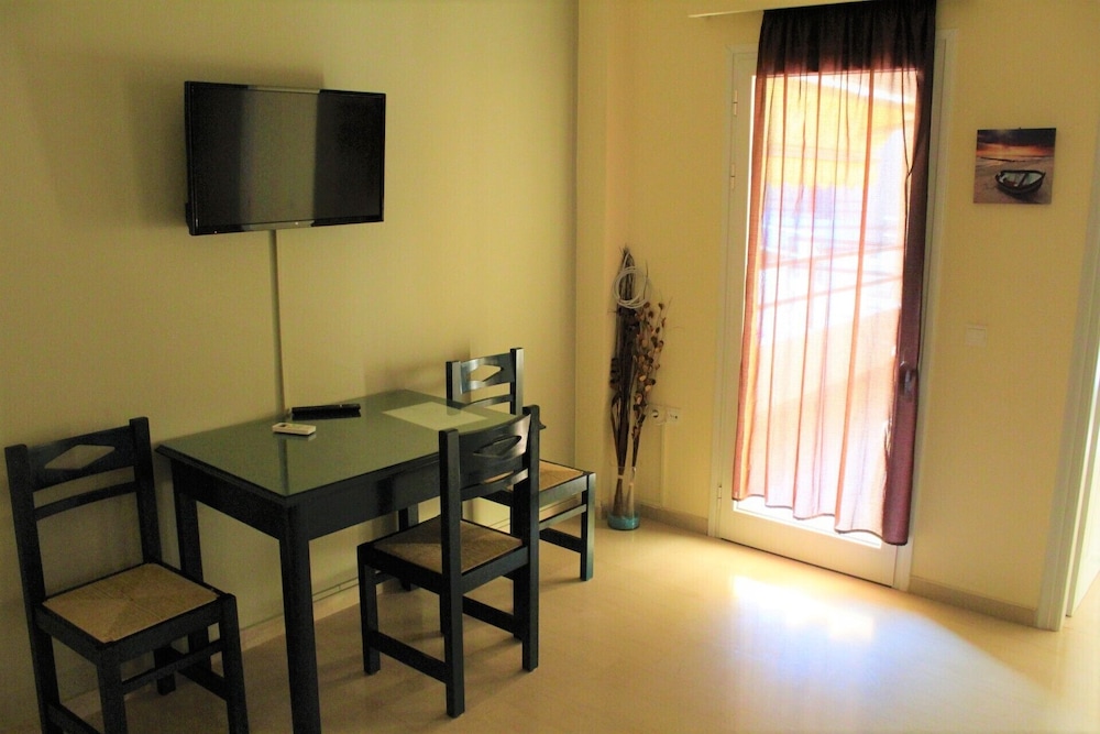 Adonis Hotel 34/57