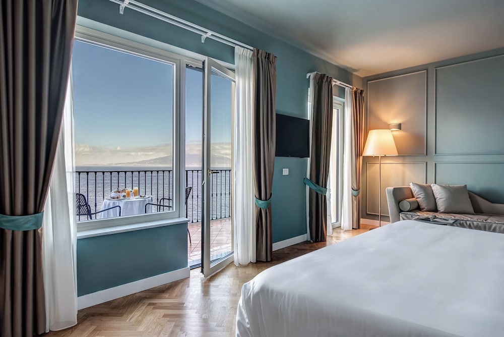 JUNIOR SUITE, DELUXE, SEA VIEW, TERRACE