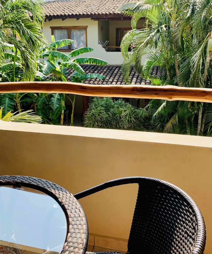 Ten North Tamarindo Beach Hotel 64/70