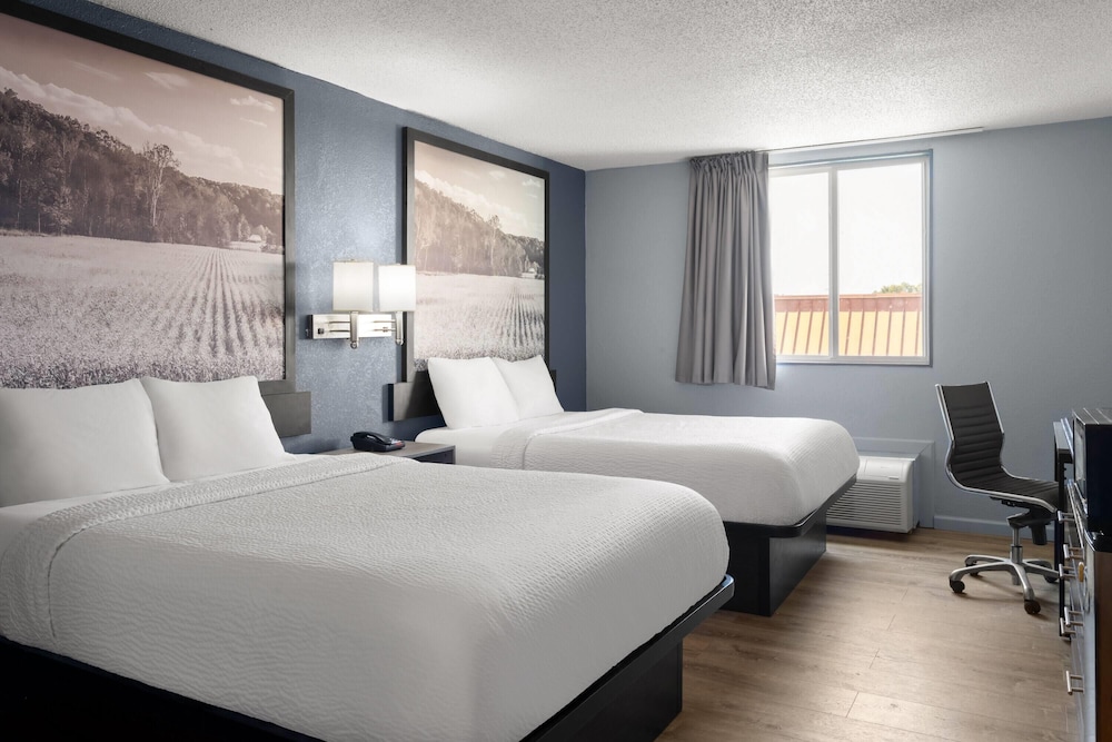 Super 8 by Wyndham Fort Wayne 23/58