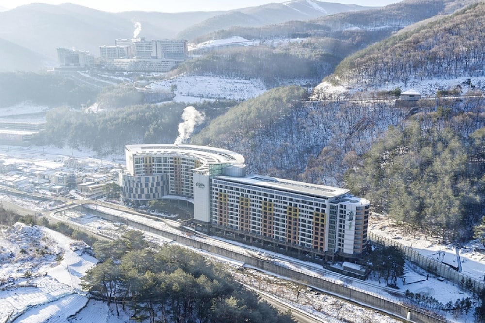 Mayhills Resort 5/50