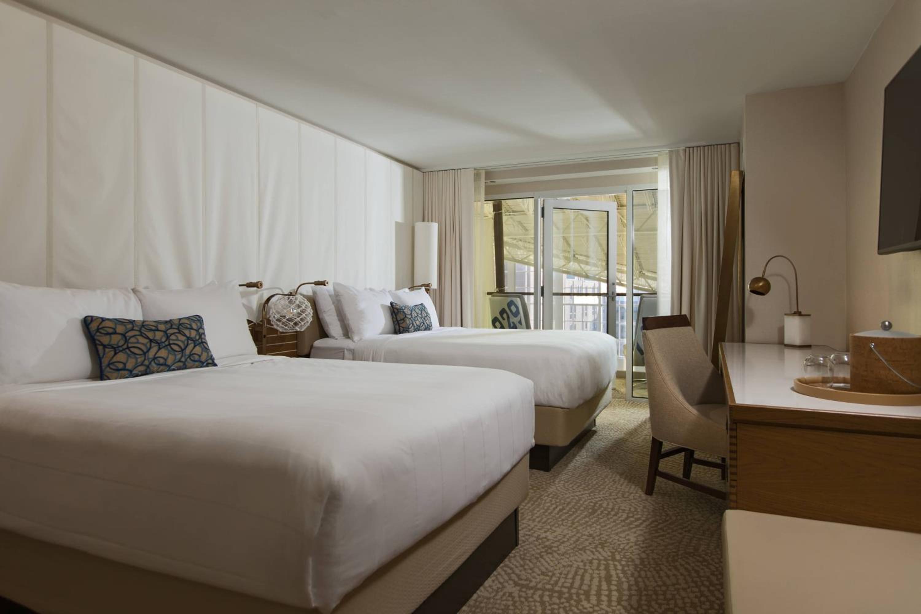 Room, 2 Queen Beds, Atrium View, Accessible