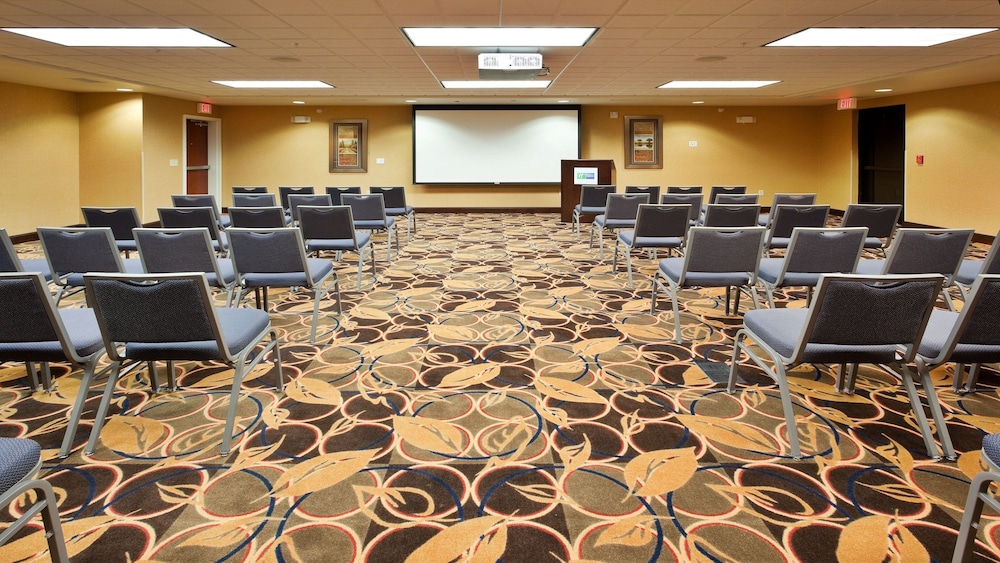 Holiday Inn Express Hotel and Suites Great Falls 46/47