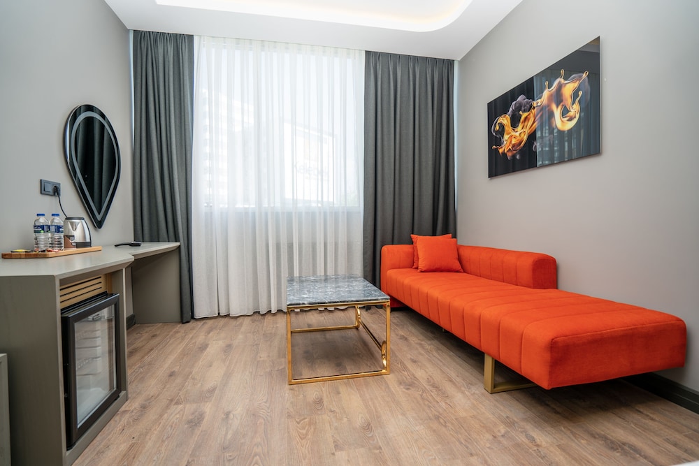 216 Ruby Suite 27/43