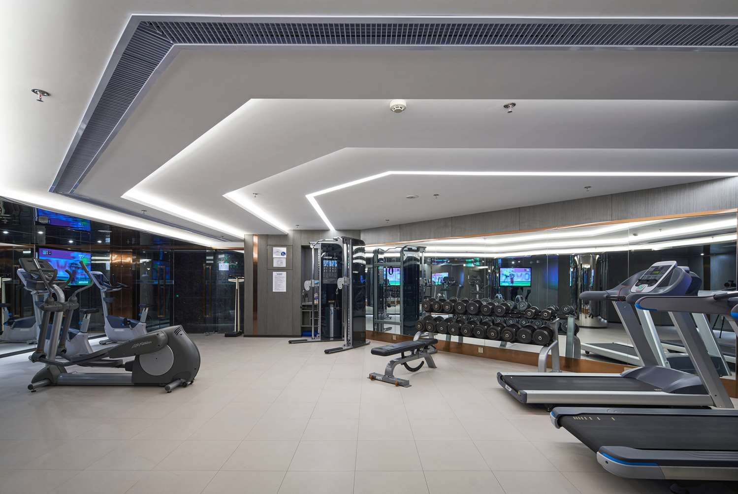 Howard Johnson by Wyndham Paragon Hotel Beijing 29/40