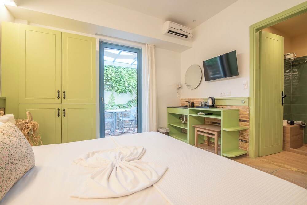 ROOM, DOUBLE OR TWIN BED, GARDEN VIEW, GROUND FLOOR