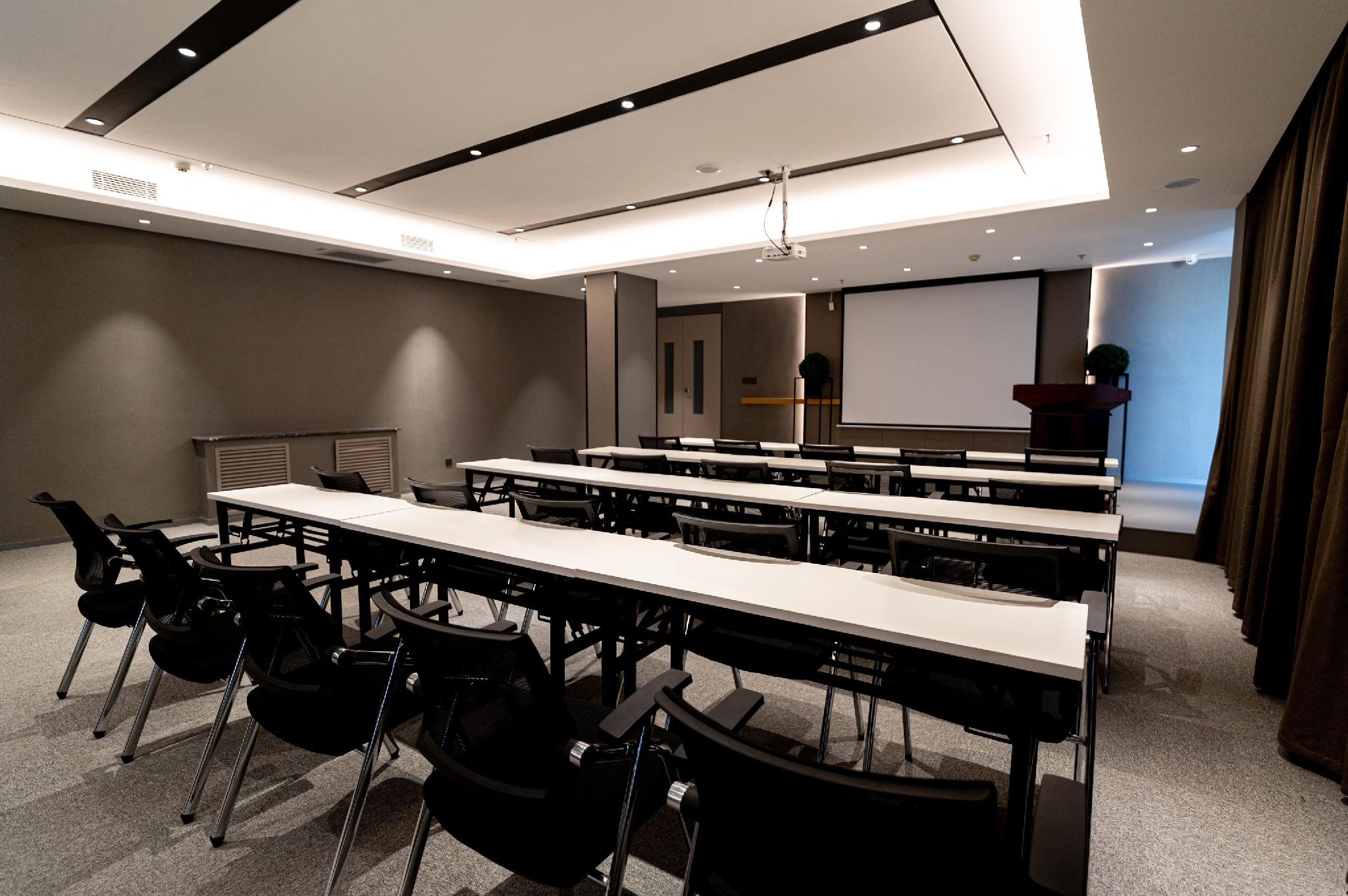 Home Inn Selected (Jinzhou Medical University Affiliated Hospital) 40/48