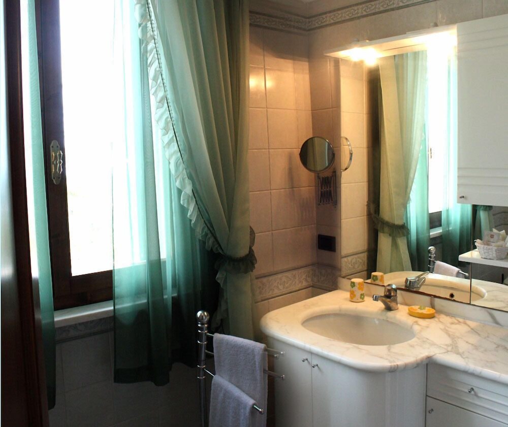 Villa Sant' Uberto Country Inn 24/65