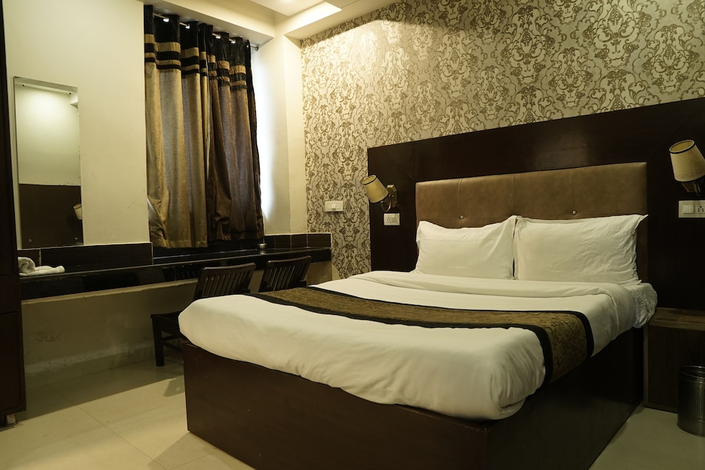 Oyo 12206 Hotel The Black Gold 22/50
