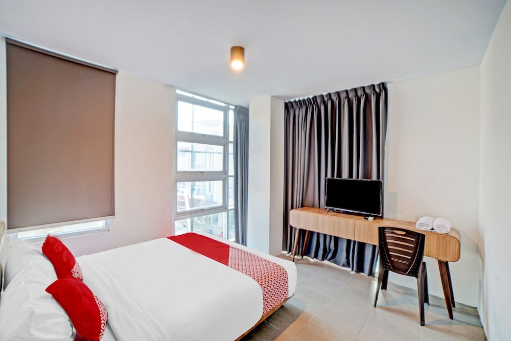 OYO 90559 Gamacity Residence 13/25