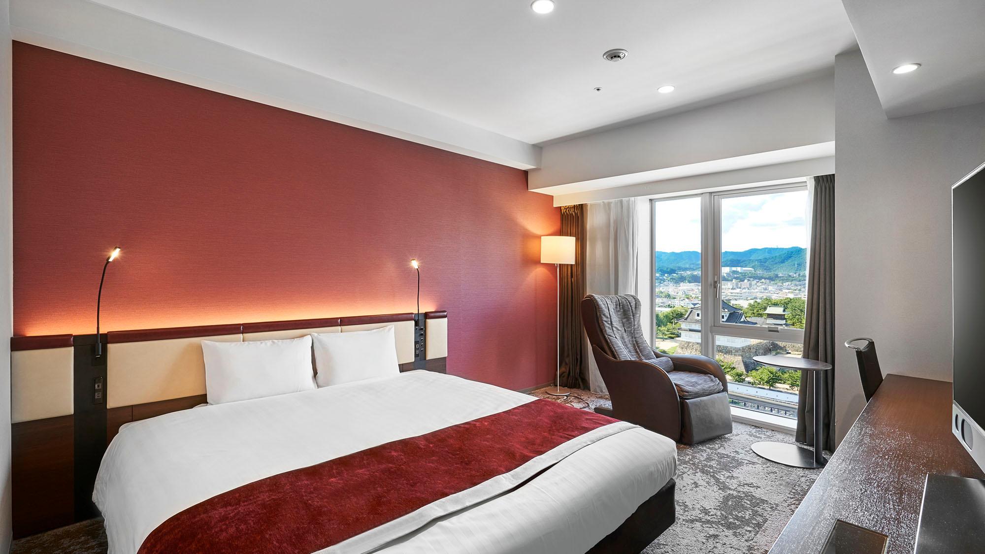 Deluxe, King Bed, Castle View, Night View