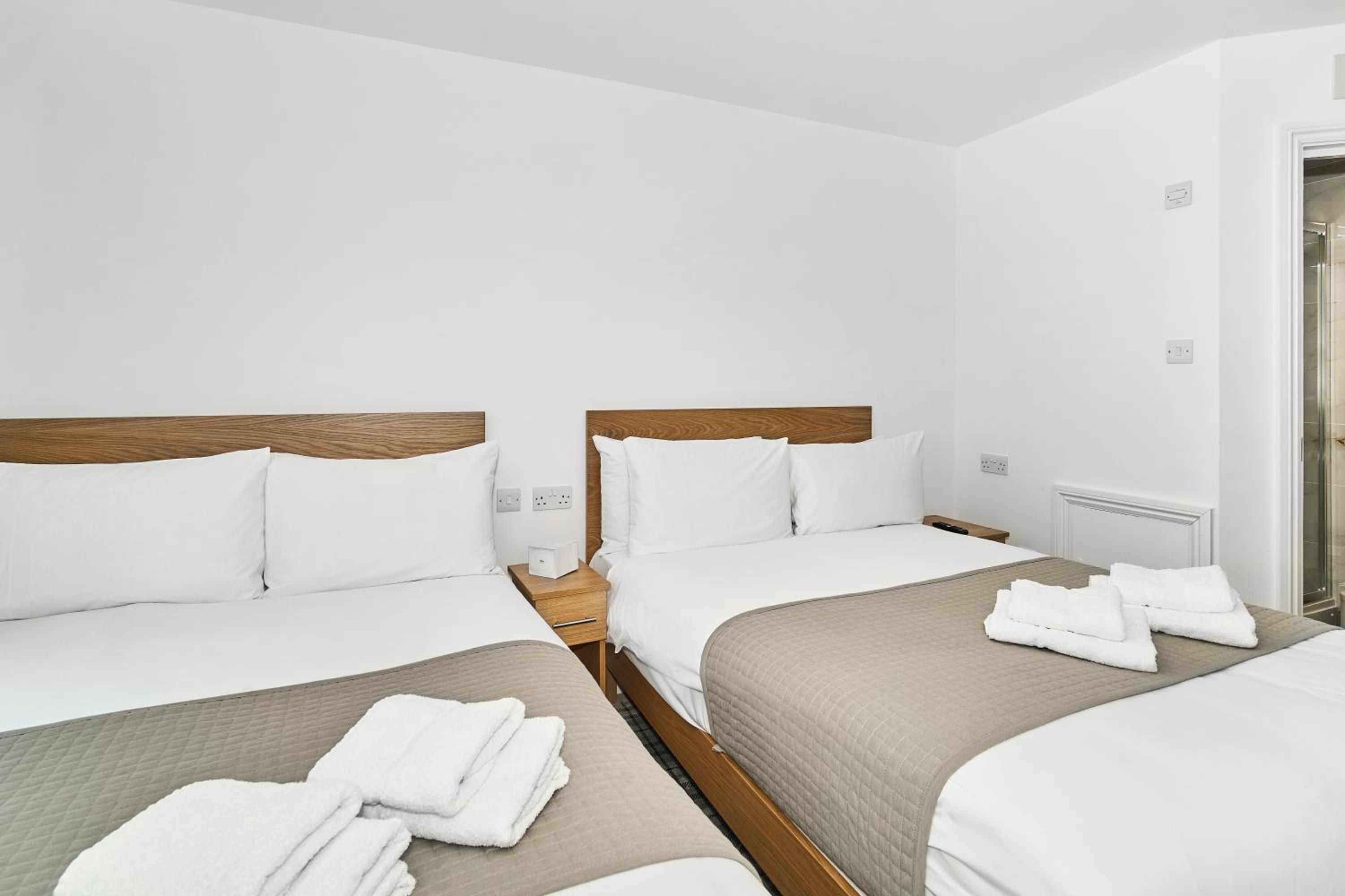 2 Bedrooms, Apartment, Single Bed, 3 Double Beds