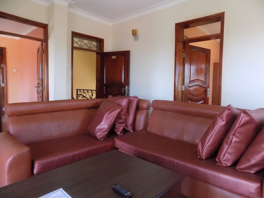Olina Hotel And Apartments 24/38