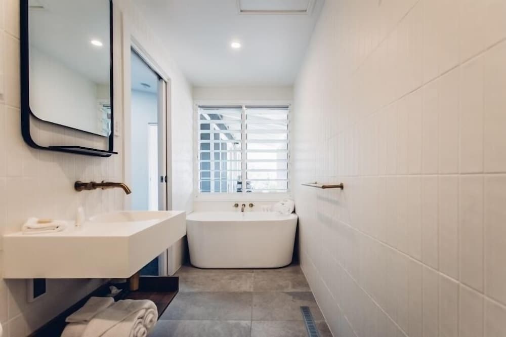 BELLINGEN VALLEY LODGE 42/44