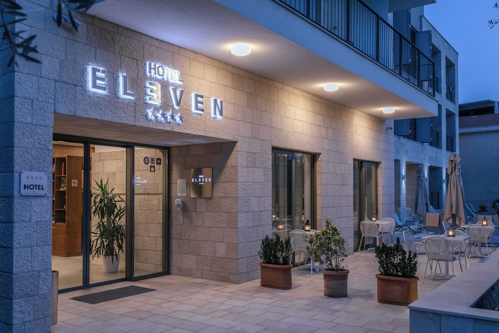 Hotel Eleven 6/72