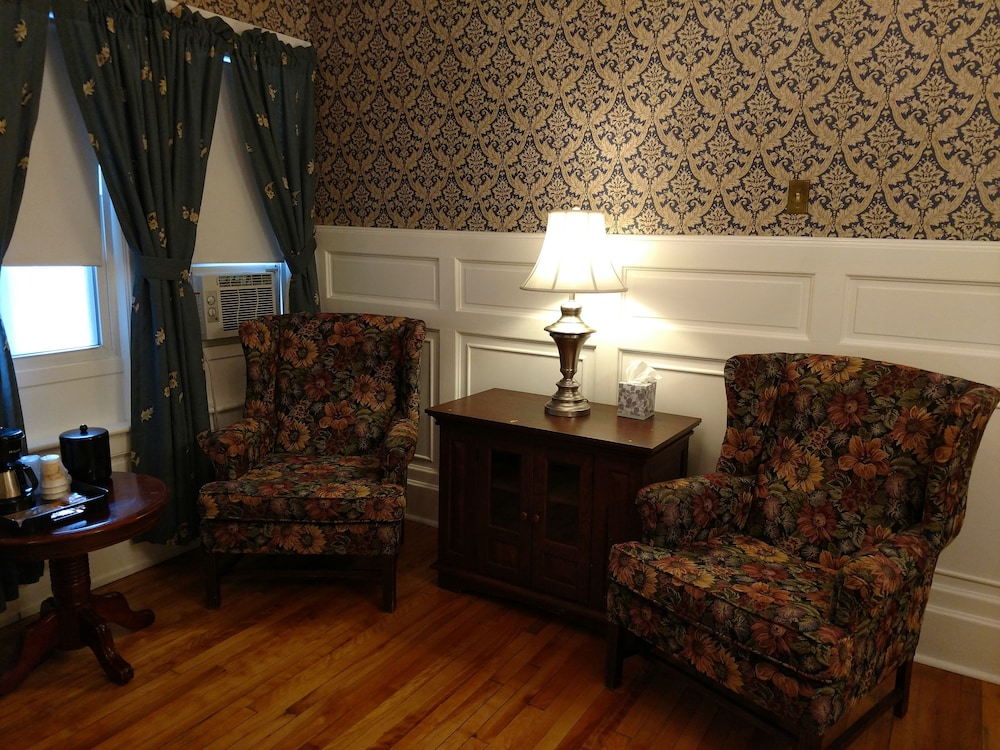 Thayers Inn 46/68