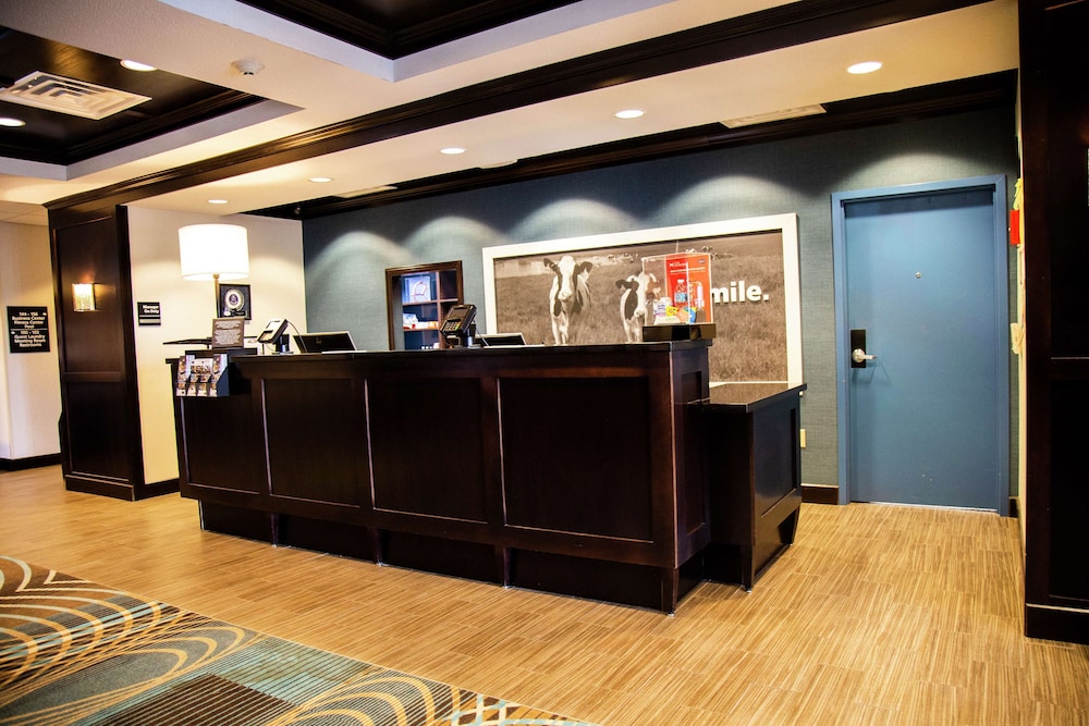 Hampton Inn and Suites Sharon 8/62