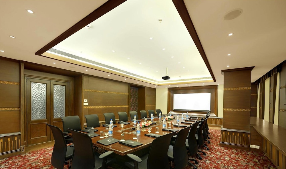 MAYFAIR Convention 27/37