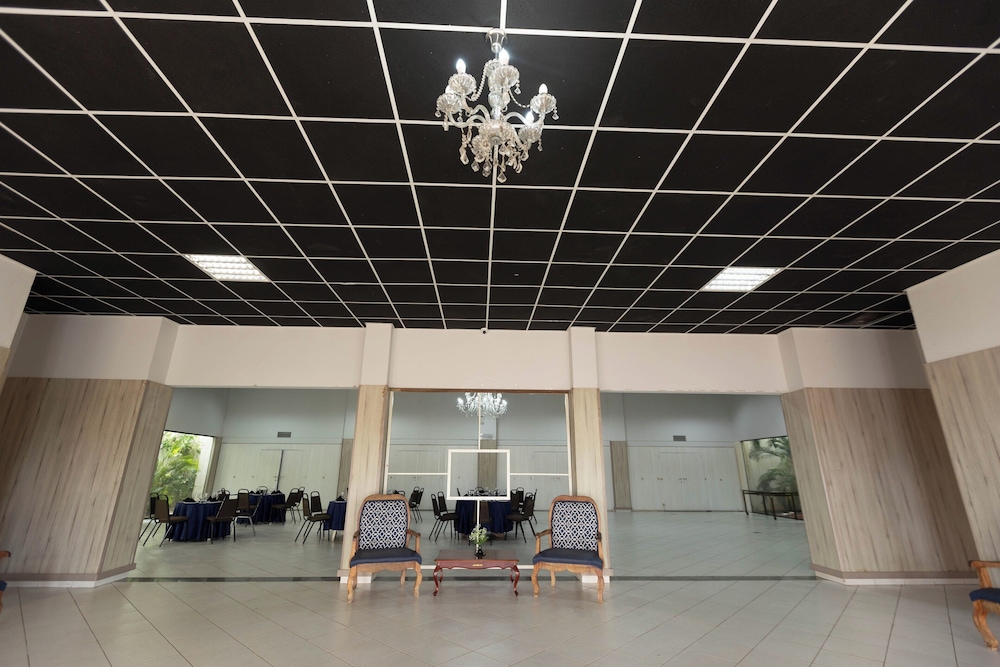 Hits Pantanal Hotel 11/60