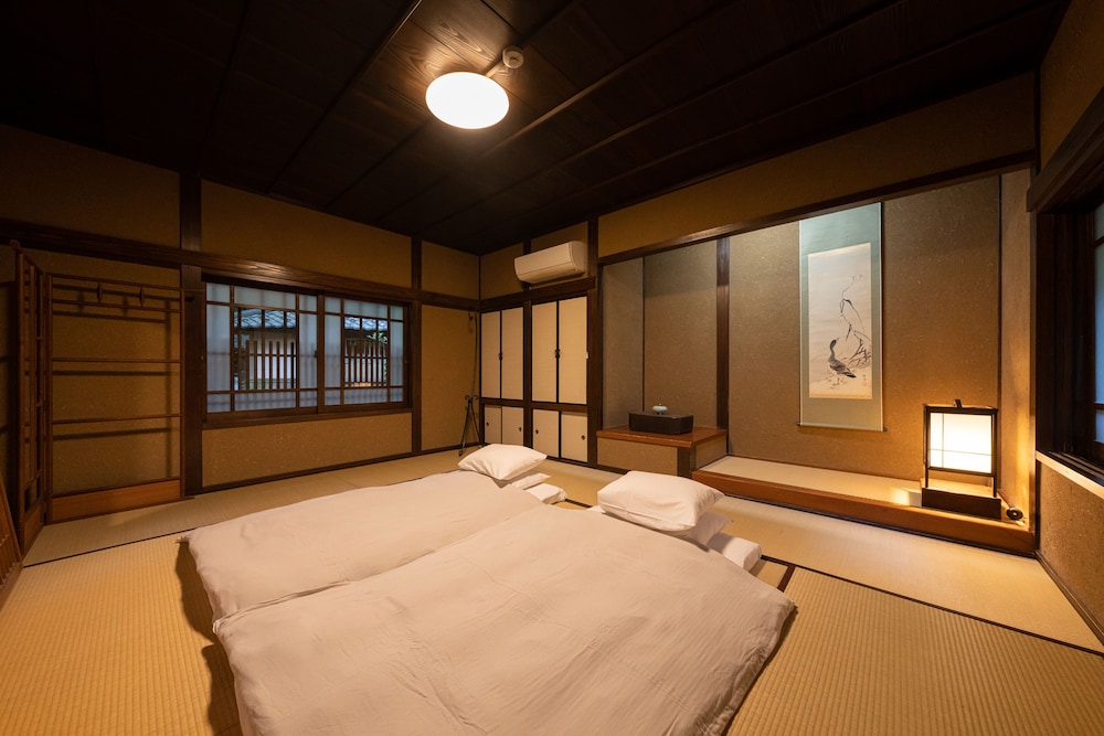 Japanese, Standard, 4 Futon Beds, No Bathroom