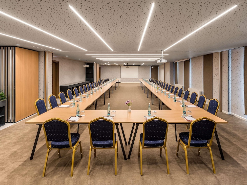 Mercure Tirana 64/73