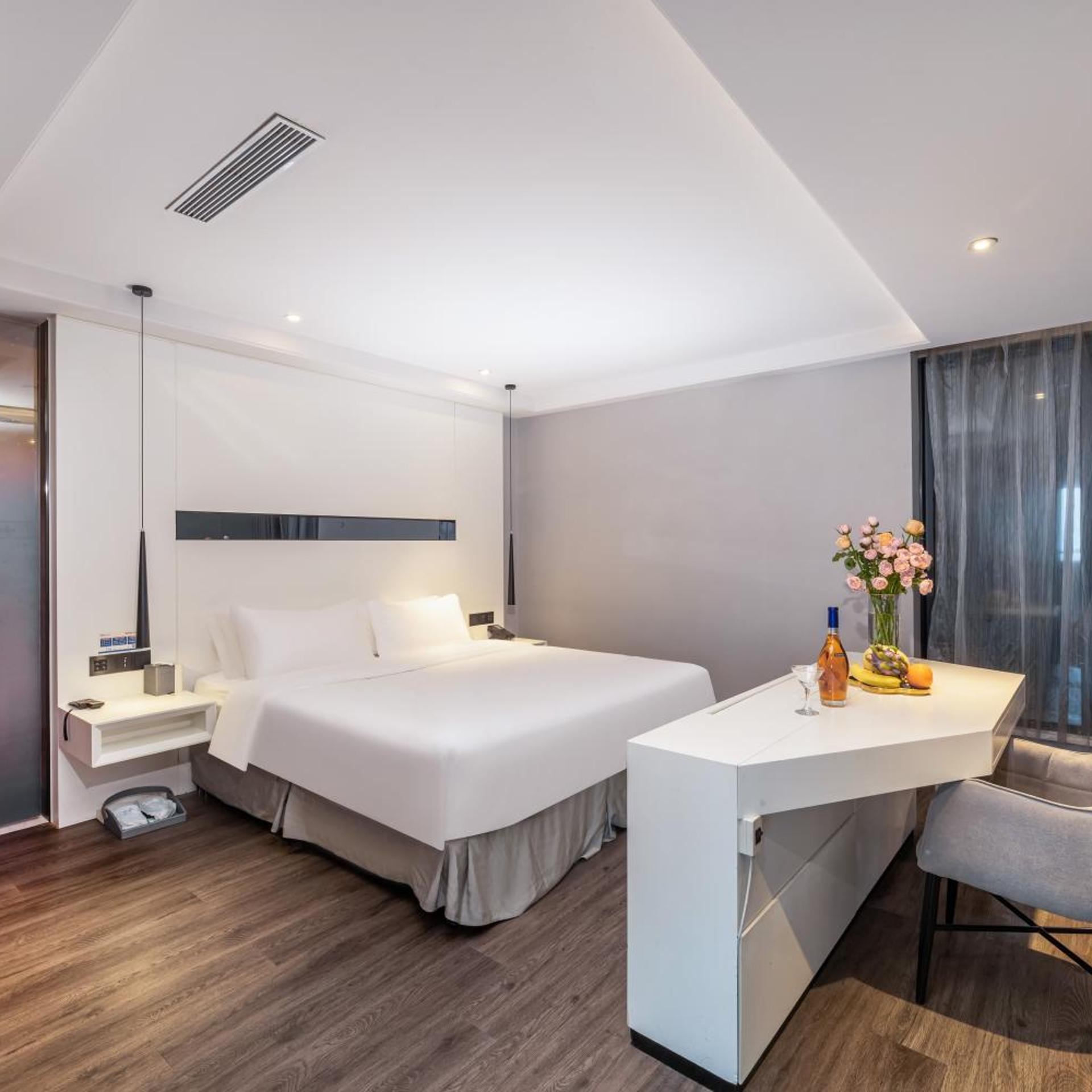 Superior, Single Bed, City Side