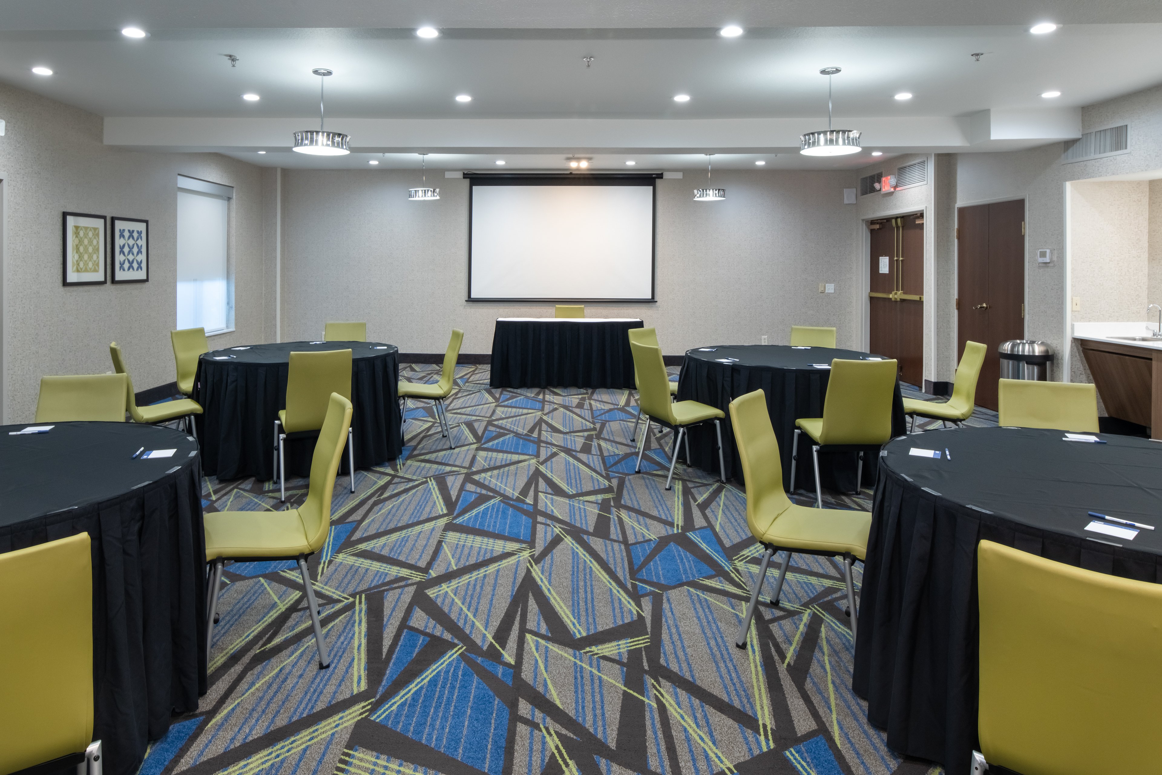 Holiday Inn Express Hotel And Suites Arlington I 20 Parks Mall 62/69