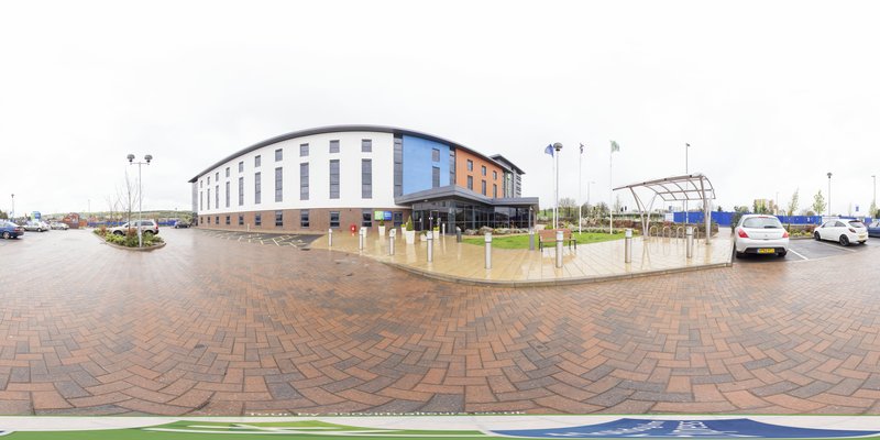 Holiday Inn Express Dunstable 25/26