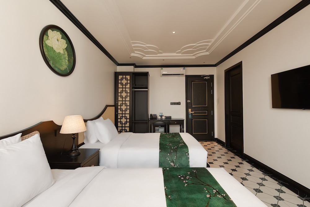 Standard, Twin Beds, Queen Bed, No Window, Low Floor