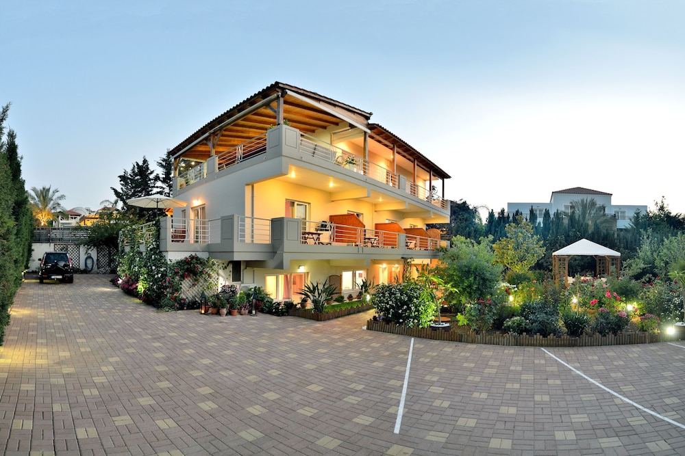 Stamatakis Boutique Studios 30/50