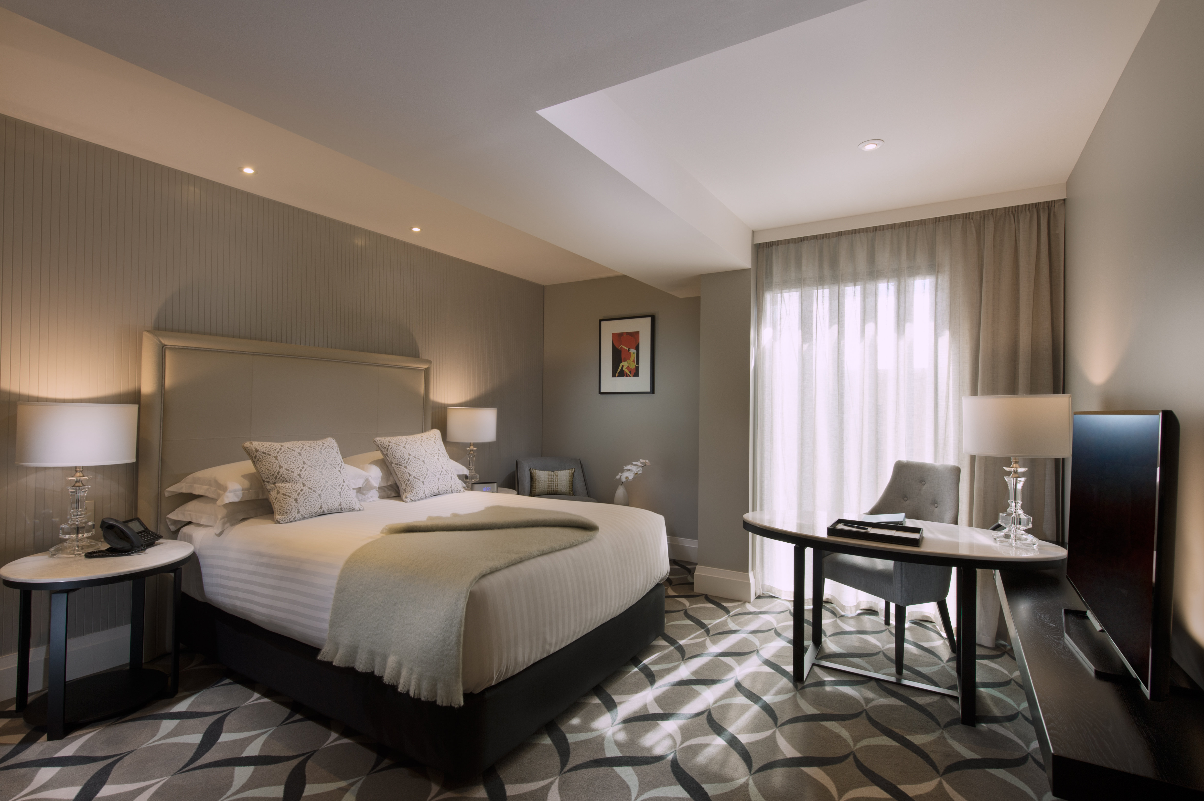 Essential, Queen Bed
