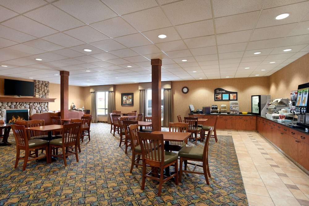 Days Inn & Suites By Wyndham Strathmore 22/29