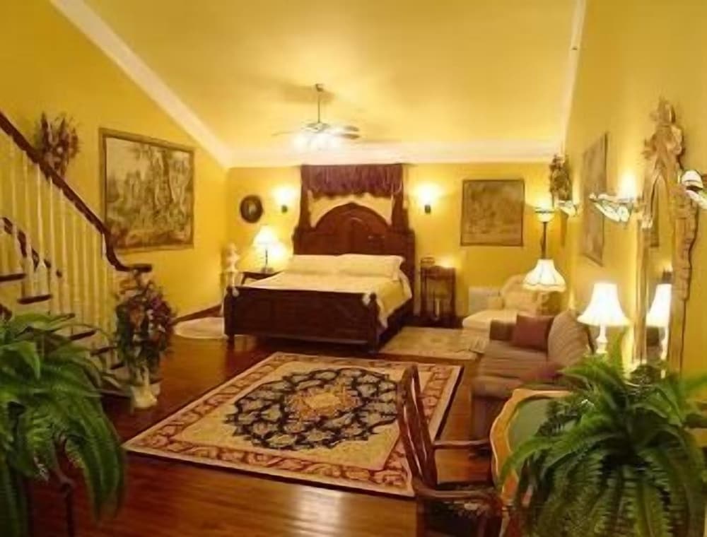 Wildwood Inn Tropical Dome & Theme Suites 54/74