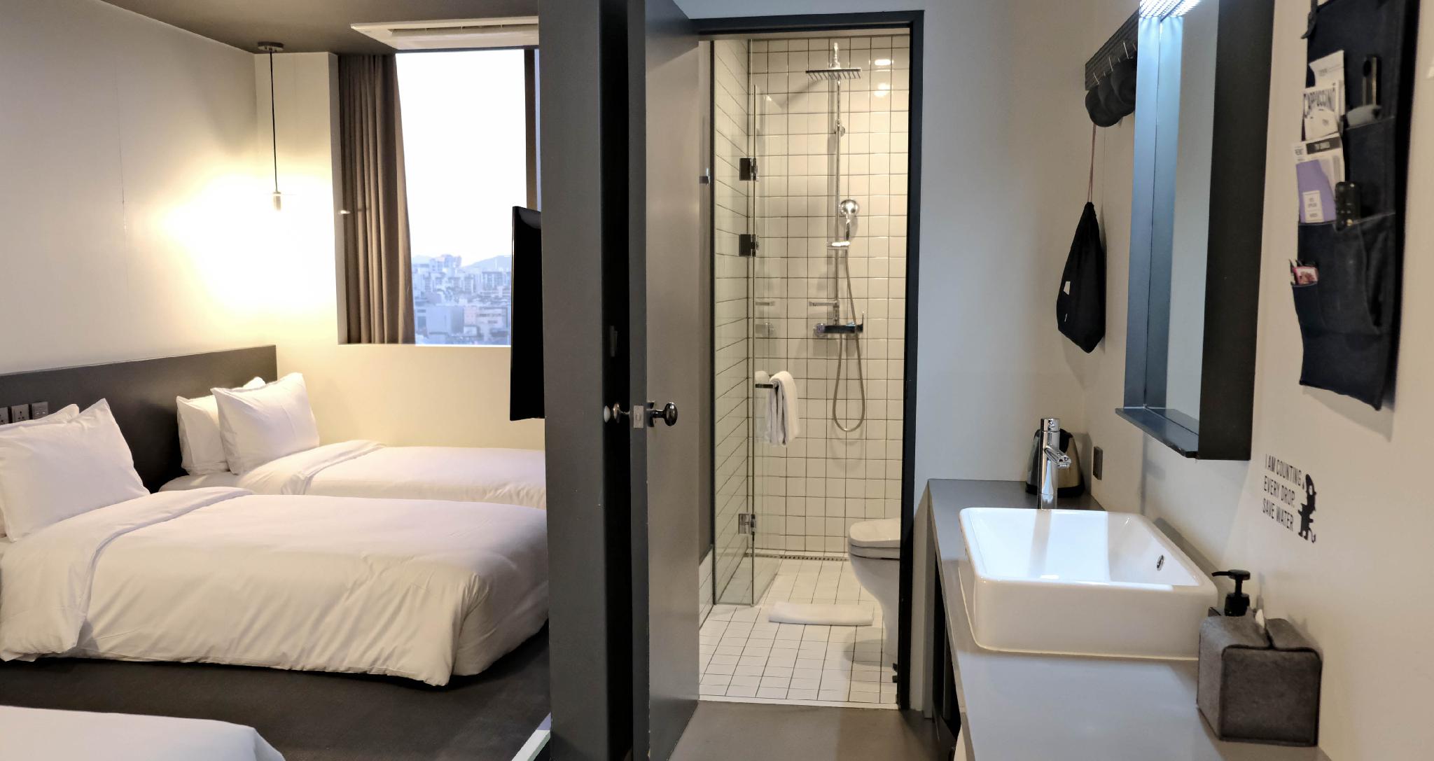 ROOM, TRIPLE