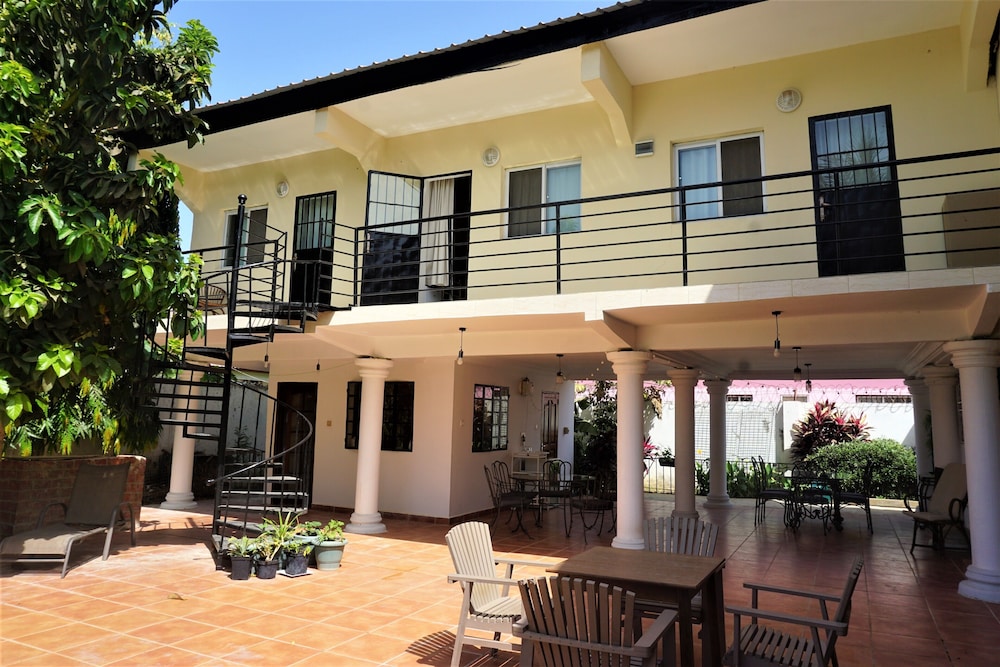 Bed And Breakfast Villa Calliandra 1/50